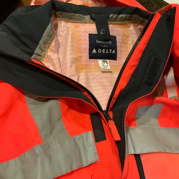 Delta Airlines Waterproof Hooded Reflective Jacket Size M Toll (by Lands End) - Picture 8 of 16